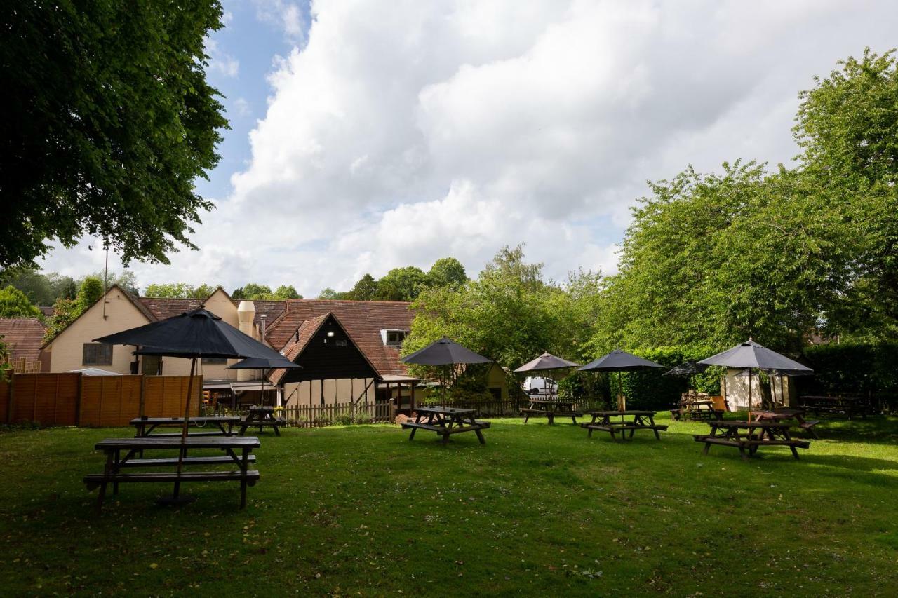 The Poacher Inn Хук Екстериор снимка
