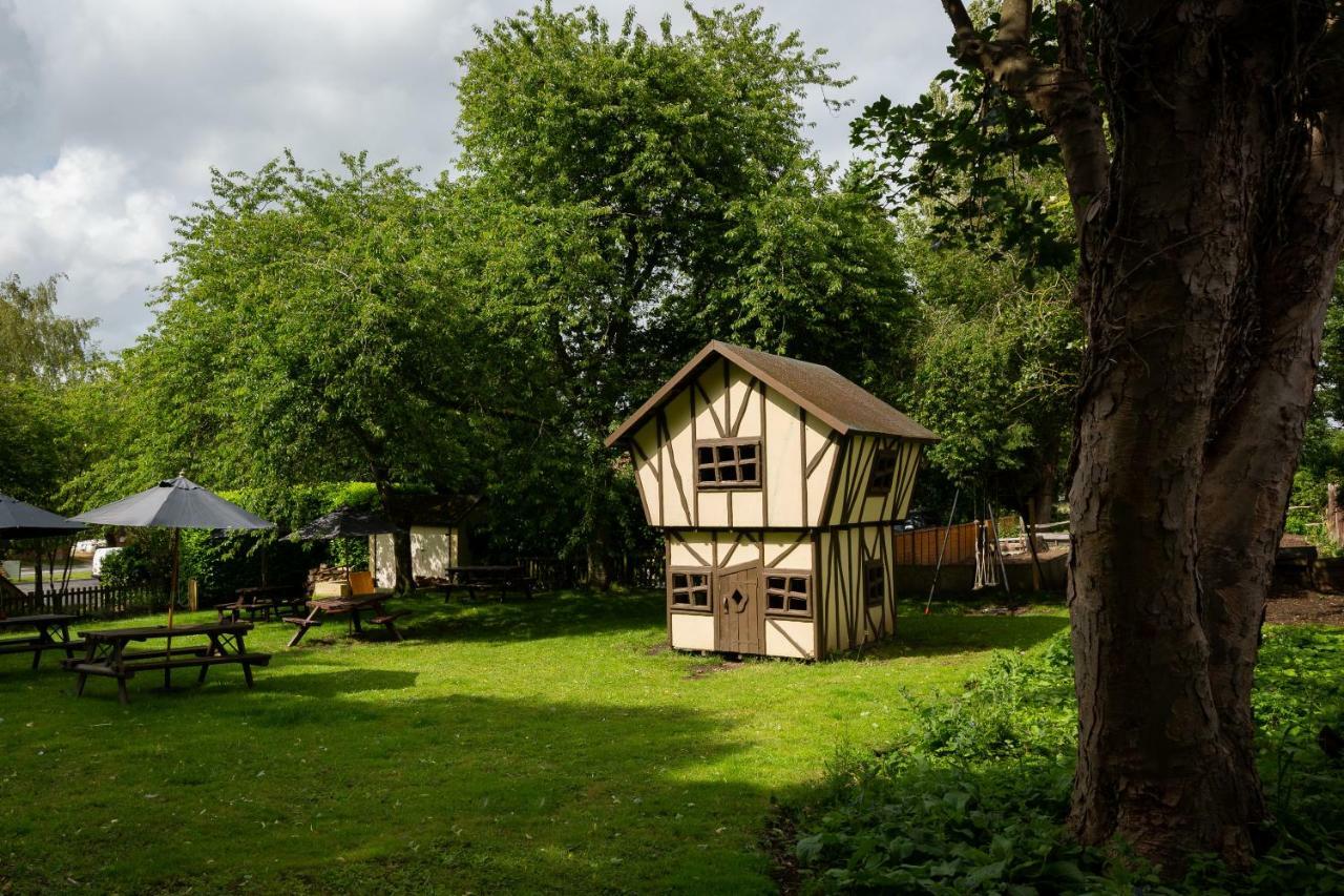 The Poacher Inn Хук Екстериор снимка